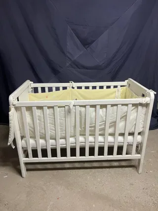 Cuna blanca para bebé