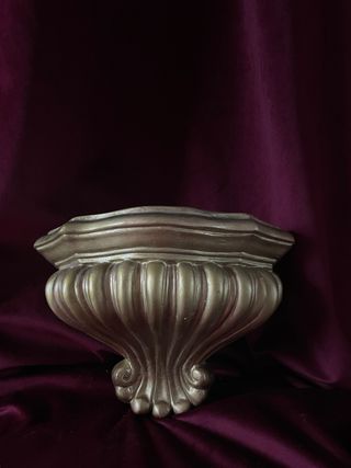 Antigua Mensula Dorada