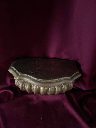 Antigua Mensula Dorada