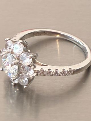 Anillo Roseton Plata rodiada Con 1.00 Ct Moissanit