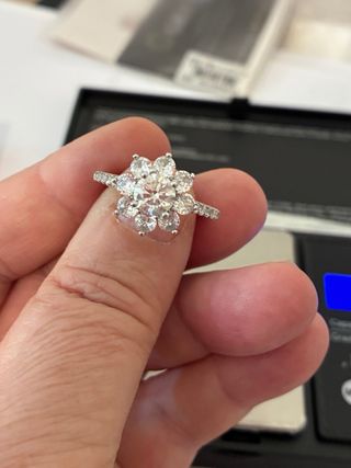 Anillo Roseton Plata rodiada Con 1.00 Ct Moissanit