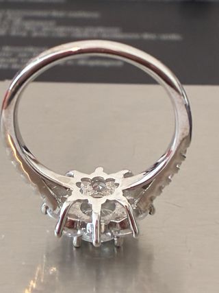 Anillo Roseton Plata rodiada Con 1.00 Ct Moissanit