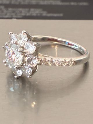 Anillo Roseton Plata rodiada Con 1.00 Ct Moissanit