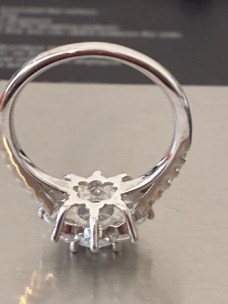 Anillo Roseton Plata rodiada Con 1.00 Ct Moissanit