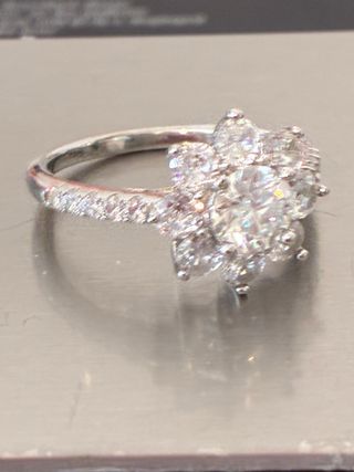 Anillo Roseton Plata rodiada Con 1.00 Ct Moissanit