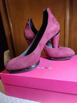 Zapatos de tacón morado