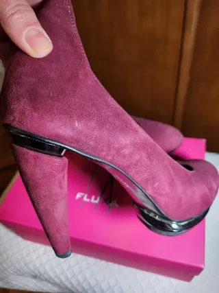 Zapatos de tacón morado