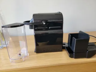 Cafetera Nespresso Inissia Negra