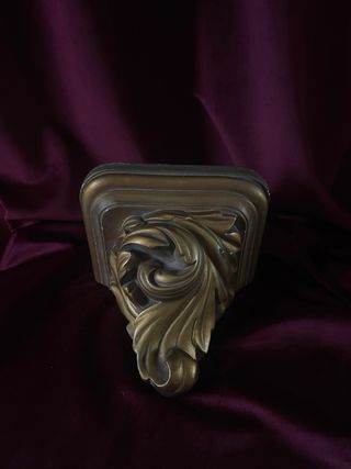 Antigua Mensula Dorada