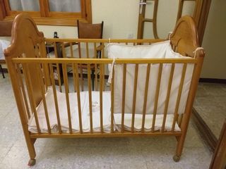 Cuna de madera para bebé, se vende montada