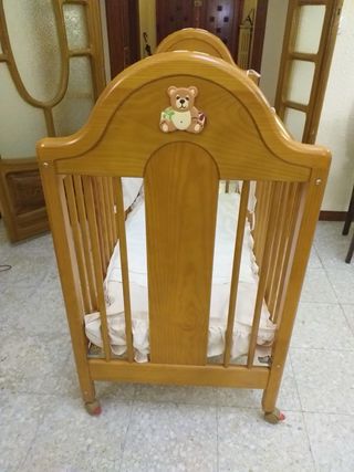 Cuna de madera para bebé, se vende montada