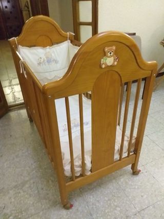 Cuna de madera para bebé, se vende montada