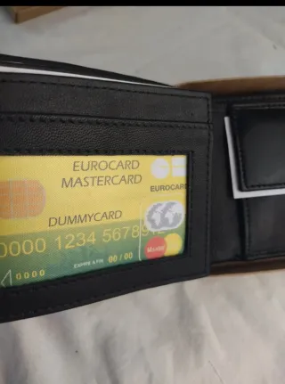 Cartera de piel color negro