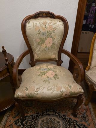 Butacas antiguas de madera y tela