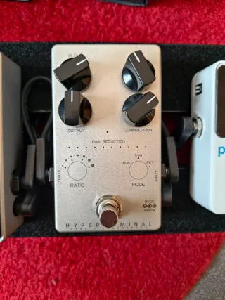 Pedalboard+pedales de efectos para bajo eléctrico