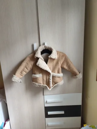 Chaqueta Zara niña beige