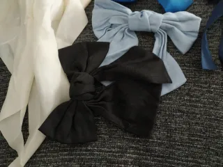 Lote, Lazos de tela varios colores