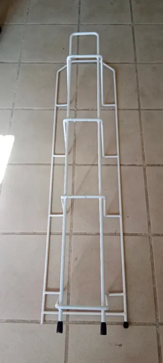 Estantería para botellas de agua