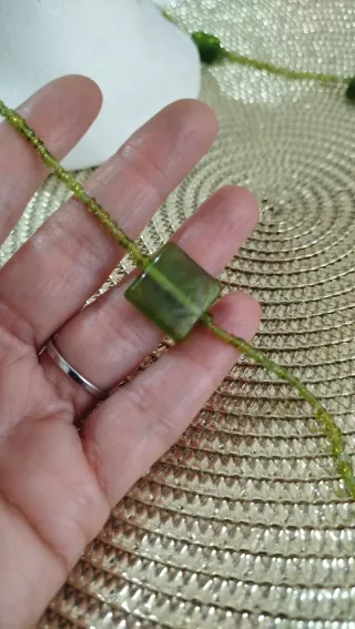 Collar cristales verdes