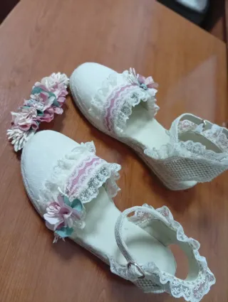 Esparteñas de comunión con tocado a juego.