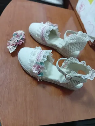 Esparteñas de comunión con tocado a juego.