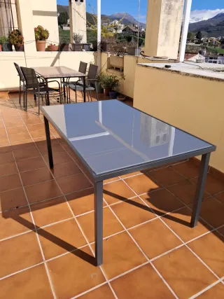 Mesa de terraza apta para exterior.1,50mx0,90
