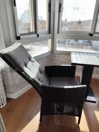 Mesa y dos sillones Exterior Ratán