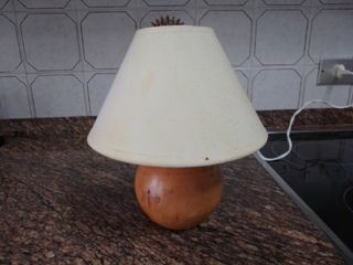 Lámpara de mesa madera y tela