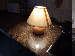 Lámpara de mesa madera y tela