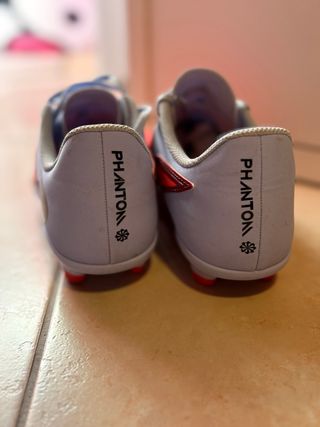 Scarpe calcio Nike Phantom con tacchetti