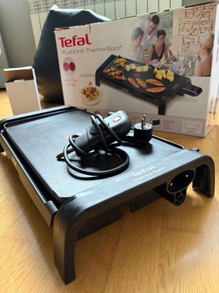 Plancha Tefal Thermo-Spot en su embalaje original