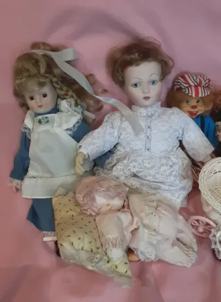 Lotto di bambole in ceramica