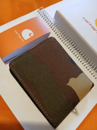 Cartera Carhartt Camuflaje