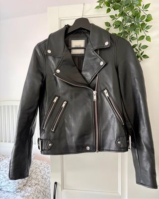 Jaqueta rocker/biker de cuero sintetico