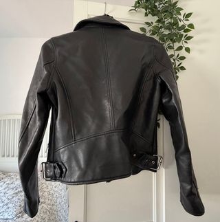 Jaqueta rocker/biker de cuero sintetico