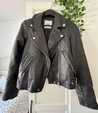 Jaqueta rocker/biker de cuero sintetico