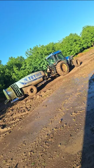 Busco trabajo de tractorista/maquinista