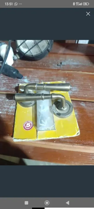 Manetas puerta antigua