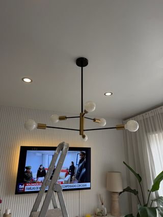 Candeeiro de teto moderno preto e dourado