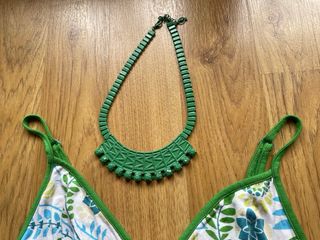 Collar verde rígido Stradivarius