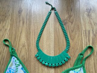 Collar verde rígido Stradivarius