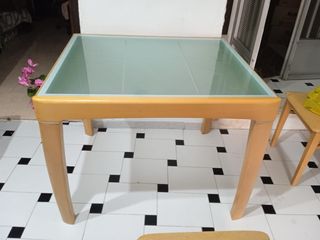 Mesa de salón de cristal extensible