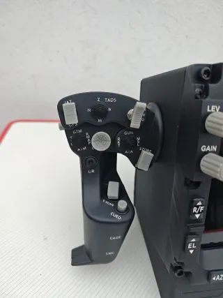 TEDAC AH-64 Apache DCS, Alain Dufour, con pantalla