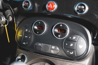 Abarth 595 1.4 SCORPIONEORO 165 2021