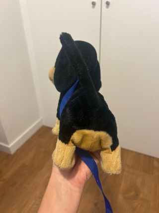 Perro con correa peluche andador