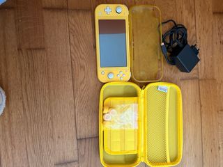 Nintendo Switch Lite gialla