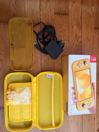 Nintendo Switch Lite gialla