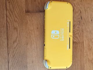 Nintendo Switch Lite gialla