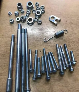 Zincado y Restauración de tornillos, soportes, eje