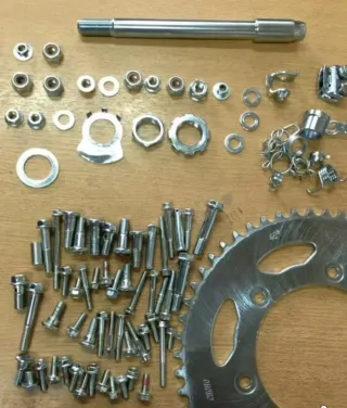 Zincado y Restauración de tornillos, soportes, eje